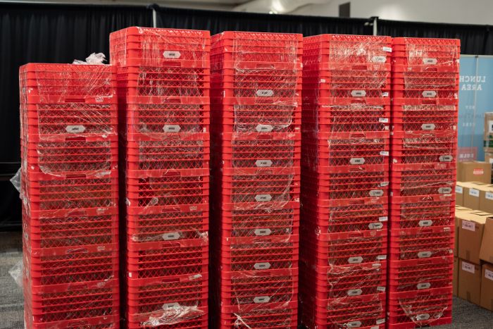 More than 4000 glasses are handled More than 4000 glasses are handled